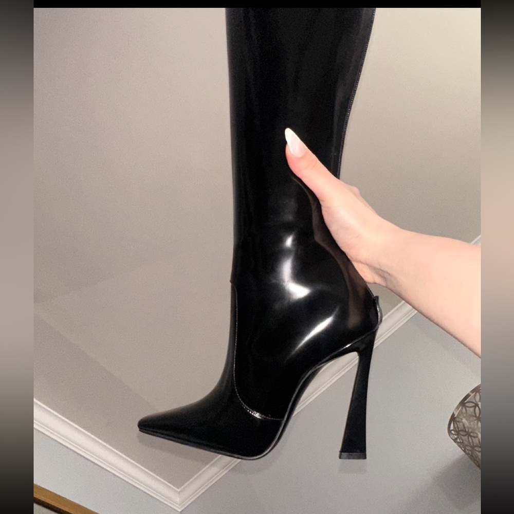 Saint Laurent Black leather knee-high boots (size EU 37)